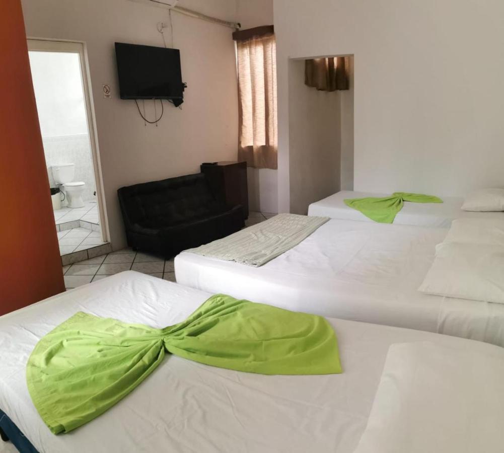 Hostal Tah Itza Flores Buitenkant foto