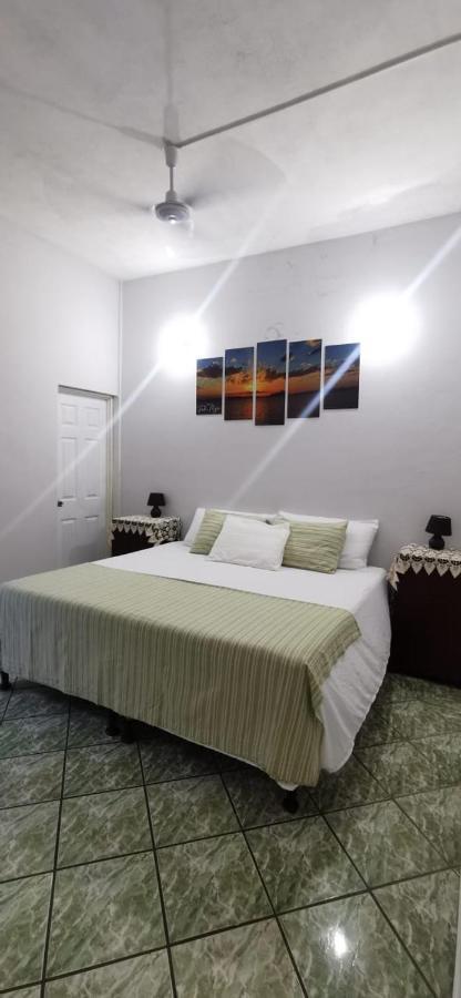 Hostal Tah Itza Flores Buitenkant foto