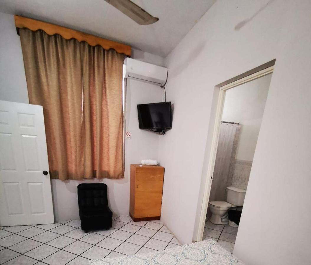 Hostal Tah Itza Flores Buitenkant foto